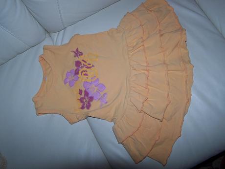 Marhuľové šatičky s fodričkami točivé, 98