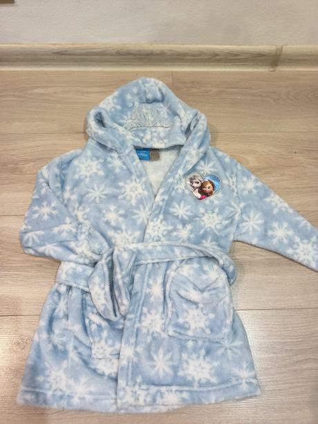 Mikiny a svetre, 104