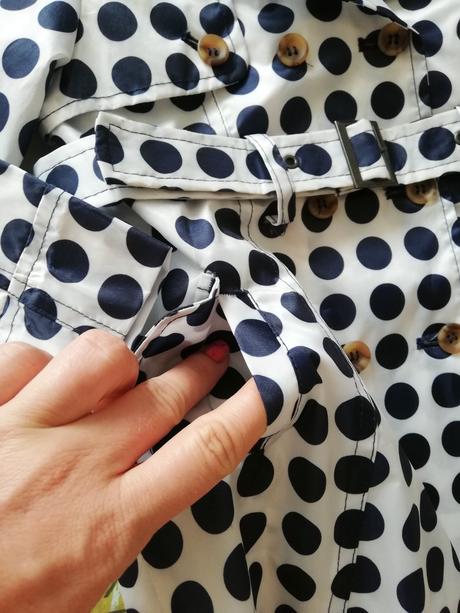 Kabátik do dažďa, 98