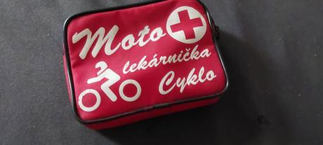 Vrecko cervene z mini auto lekarnicky na bike napr, 