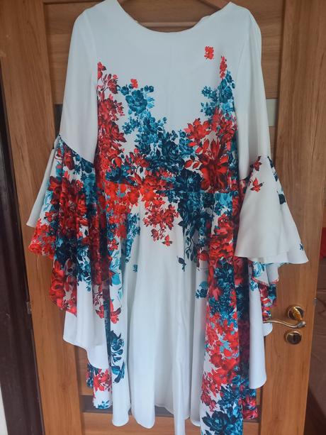 Extravagantné elegantné prekrasne saty, xl