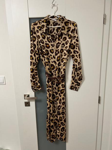 Kosělové satenove leo šaty vila, 38