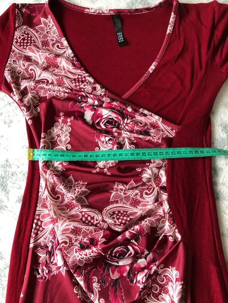 Zaujímavé šaty, 38