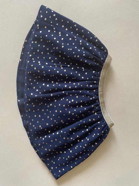 Sukna so zlatymi srdieckami, 110