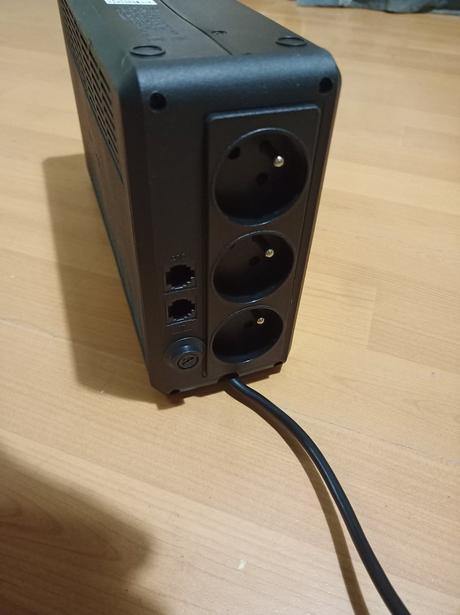 Záložný zdroj cybex power ups 600 va,