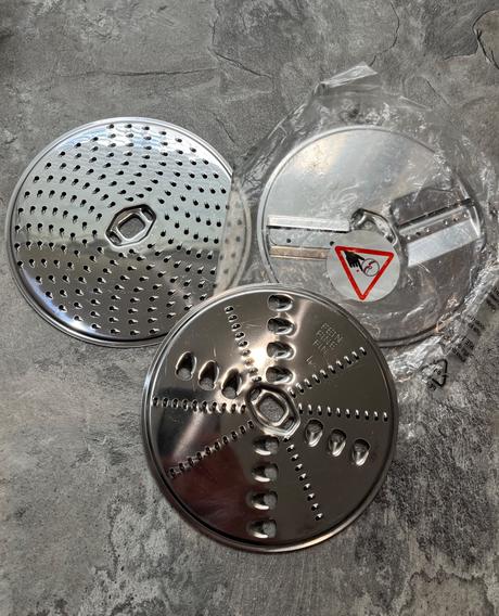 Bosch mum 2-5 strúhač plus tri kotúče čierny, bosch
