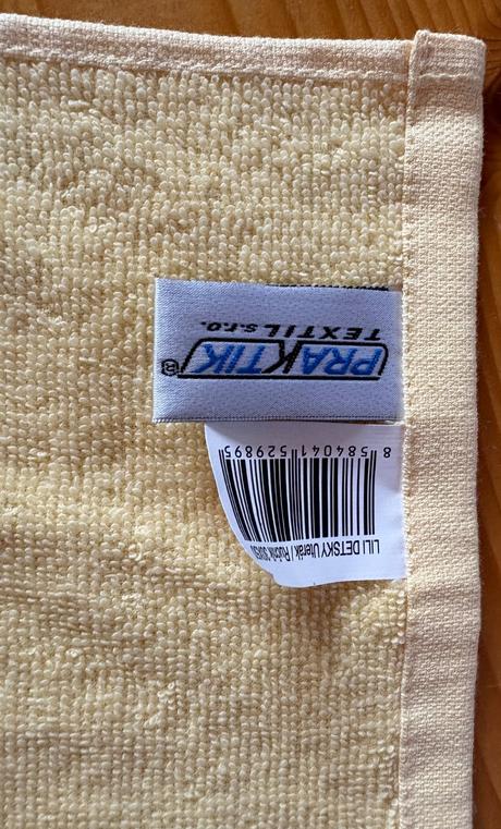 Nepouzity uteracik so zirafkou,