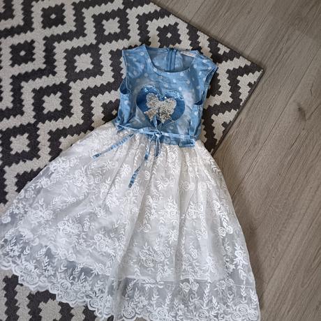 Nádherné šaty s krajkou, 152