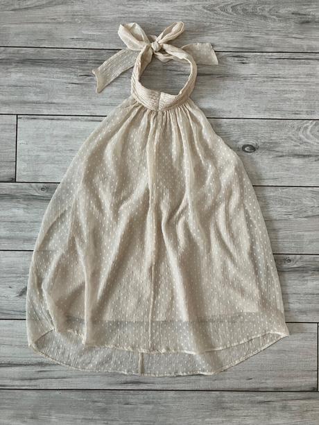 Top s viazaním okolo krku, s