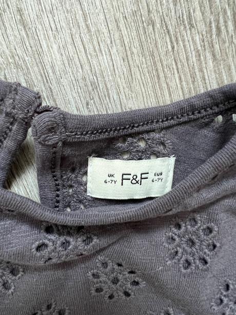 Tricko a volanikmi, f&f,122