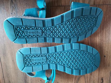 Sandále s originál krabicou, 37