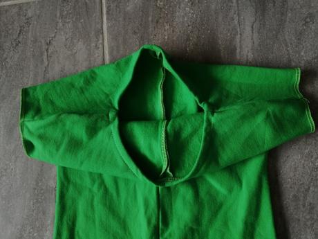 Jednoduché zelené šaty v140,9-10 r.,pružné, 140