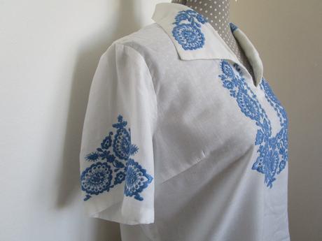 2100. vyšívaná blúzka, m