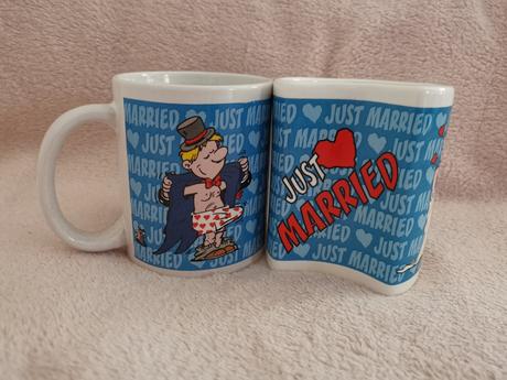 Šálky just married,