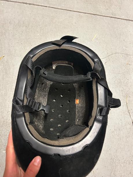 Fouganza jazdecká prilba, 