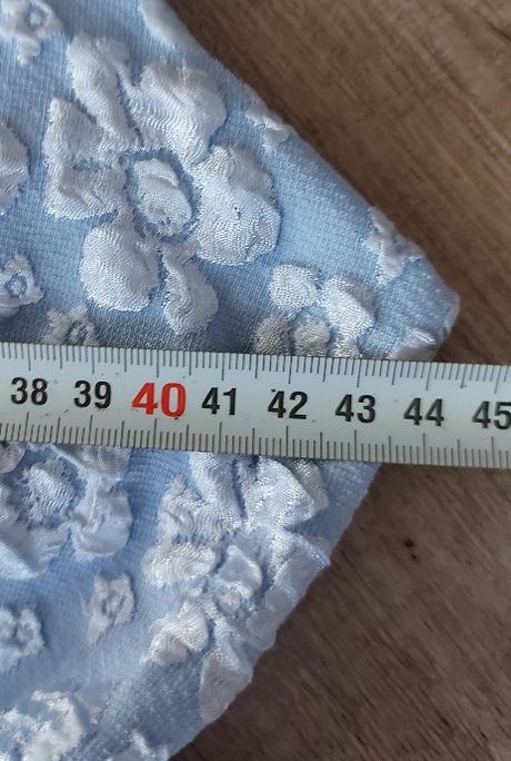 Bledomodré spoločenské šaty s opaskom, 38