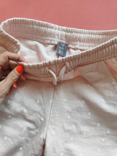 Krasne tepláky 134, 134