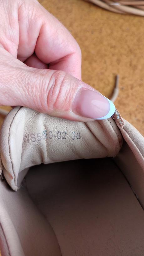 Béžové topánky, 36