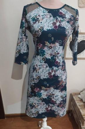 Kvetovane šaty, 38