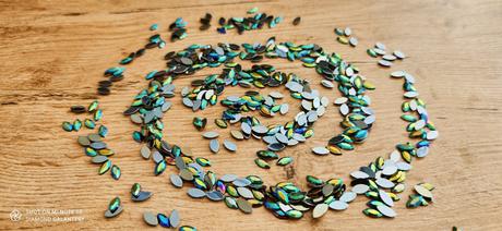 Ozdobné kamienky 5x10 mm - rozne farby, 