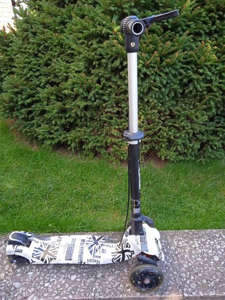 Detská trojkolesová kolobežka, nils