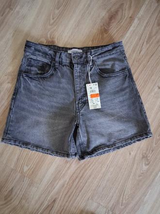 Šedé kraťasy, reserved,38