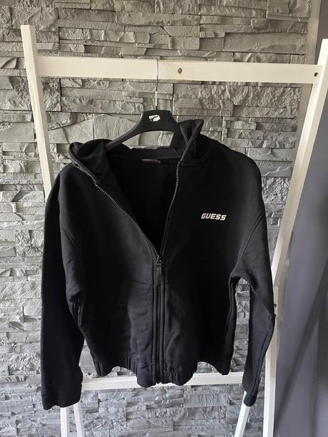 Guess v.m, guess,m