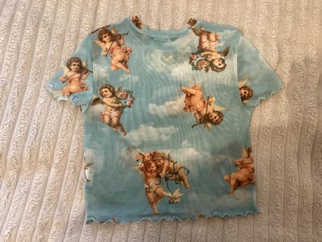 Krásne tenučké krátke  tričko s anjelmi, bershka,s