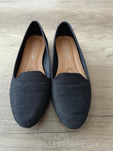 Čierne balerínky, 37