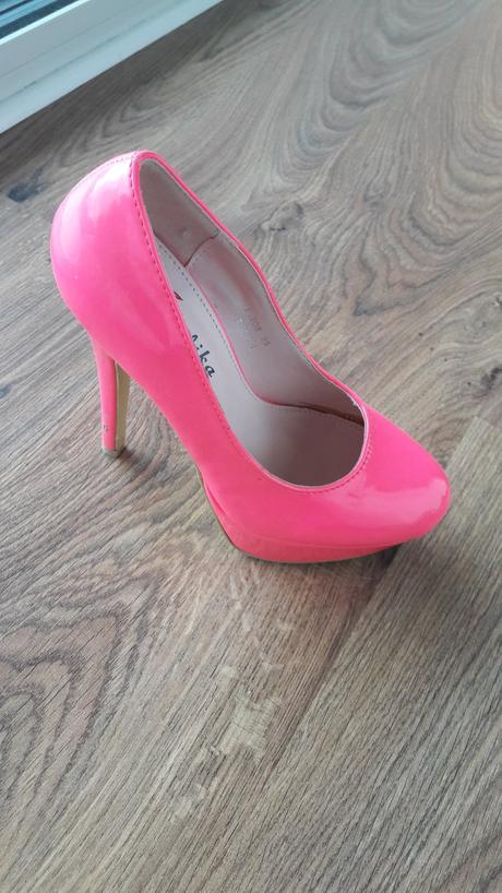 Neonovo ruzove lodicky, 36