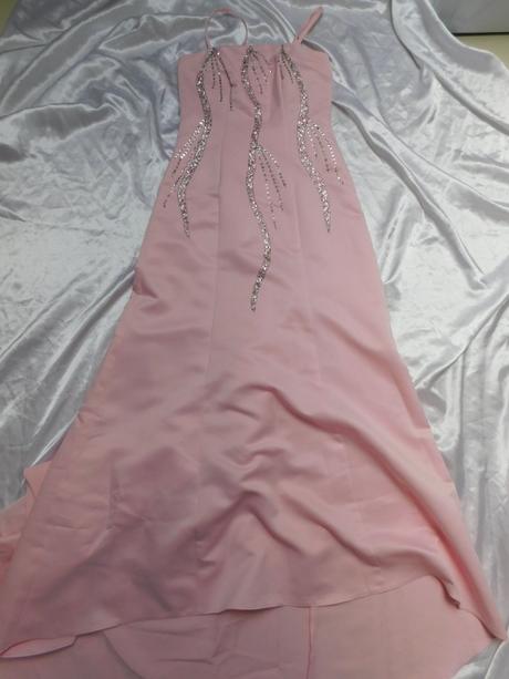 Pekne slavnostne šaty, 36