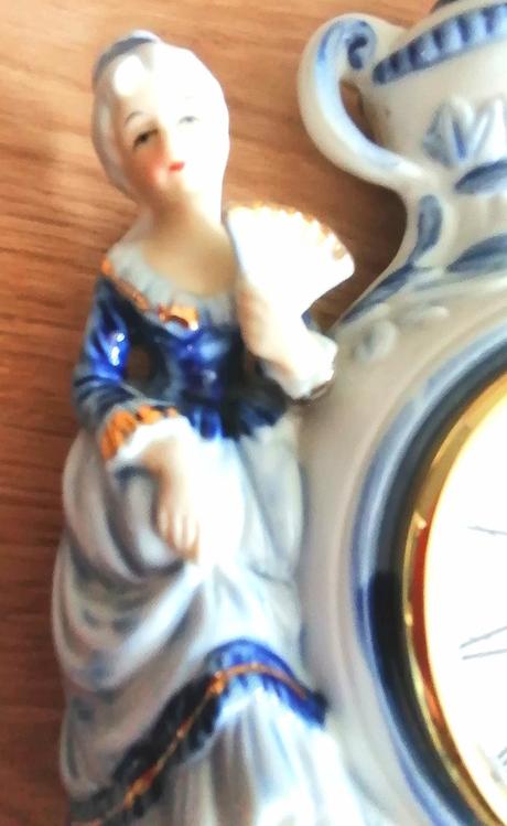 Keramické hodiny, bielo - modré, top stav,