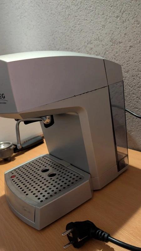 Pakový kávovár aeg s príslušenstvom, aeg