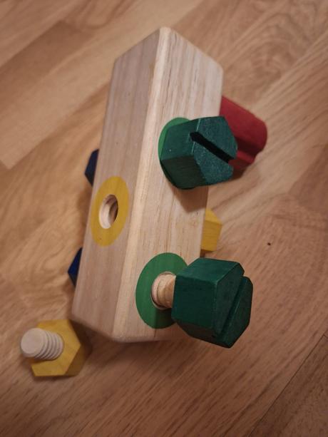 Hracky - z vnimave deti, 