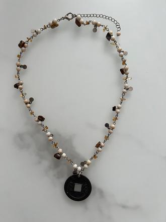 Náhrdelník so zaujímavým príveskom, 