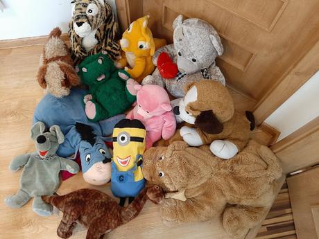 Veľa plyšových hračiek za symbolické ceny.,