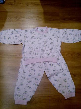 Dievčenské pyžamko, 122