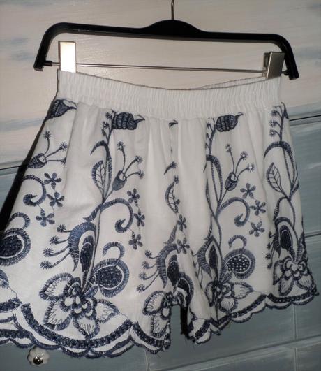 Šortky s výšivkou, s