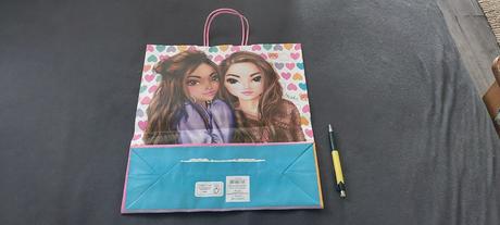 Priestranna papierova taska top models, 