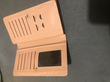 Ružová kožená peňaženka, 