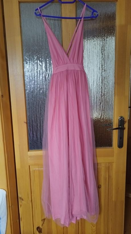 Šaty na ramienka s tylovou sukňou, 