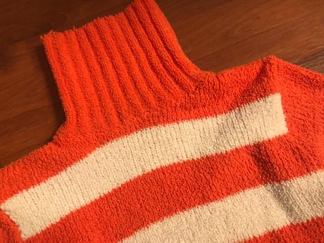 Oranžový rolák - páskovaný, s