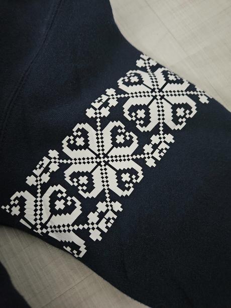 Značková mikina, 140