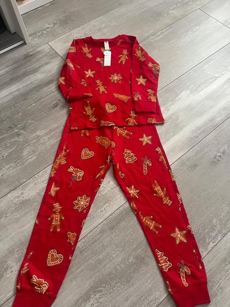 Pyzamo lindex 110/116 nove, lindex,110