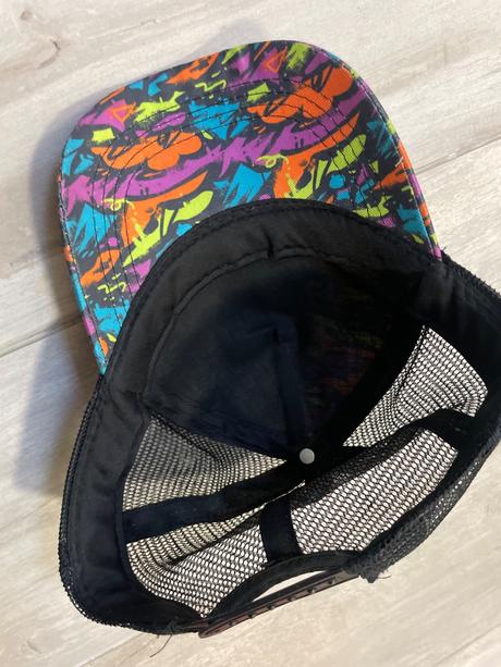 Sieťovaná šiltovka, 128