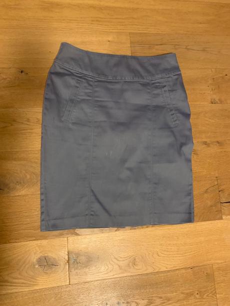 Krasna puzdrova sukna, h&m,38