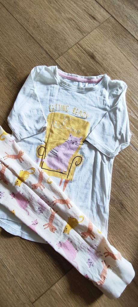 Pyzamo, reserved,122