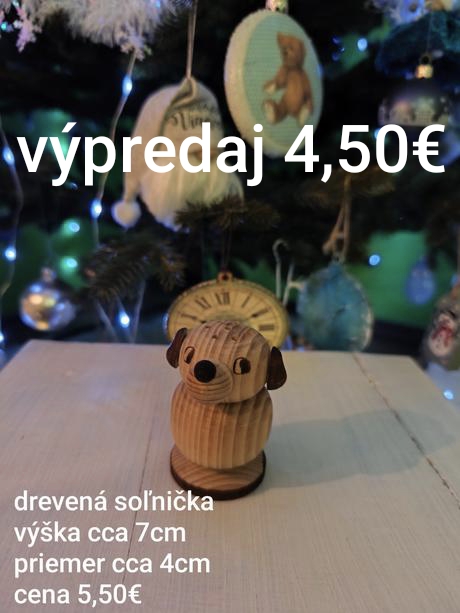 Drevená soľnička v tvare psíka, 