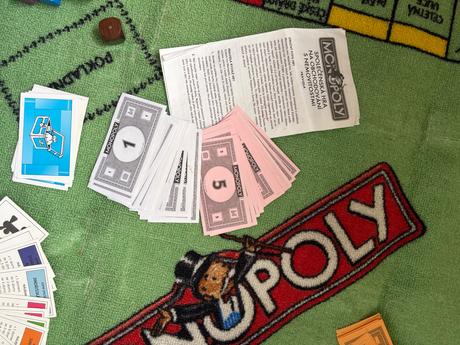 Monopoly - hraci koberec a prislusenstvo, 