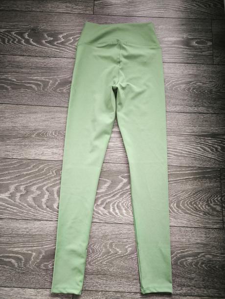 Športové legíny, s